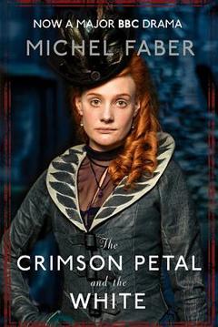 绛红雪白的花瓣